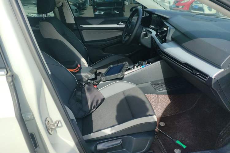 Used Volkswagen Golf 2023 Facelift 280TSI DSG Pro Right Front Seat