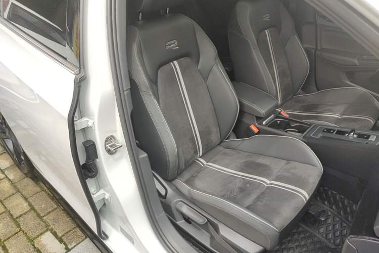 Used Volkswagen Golf 2023 Facelift 280TSI DSG R-Line Lite Right Front Seat