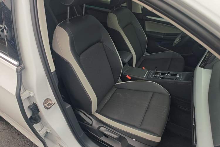 Used Volkswagen Golf 2023 Facelift 280TSI DSG Pro Right Front Seat