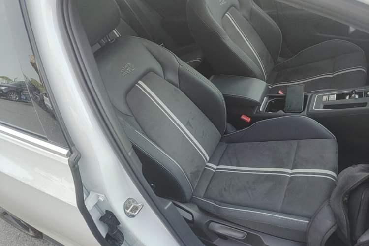 Used Volkswagen Golf 2023 Facelift 280TSI DSG R-Line Lite Right Front Seat