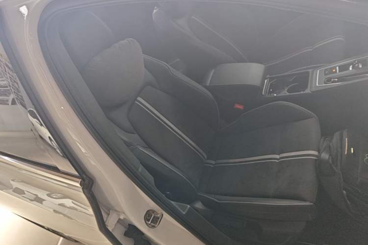 Used Volkswagen Golf 2023 Facelift 280TSI DSG R-Line Lite Right Front Seat