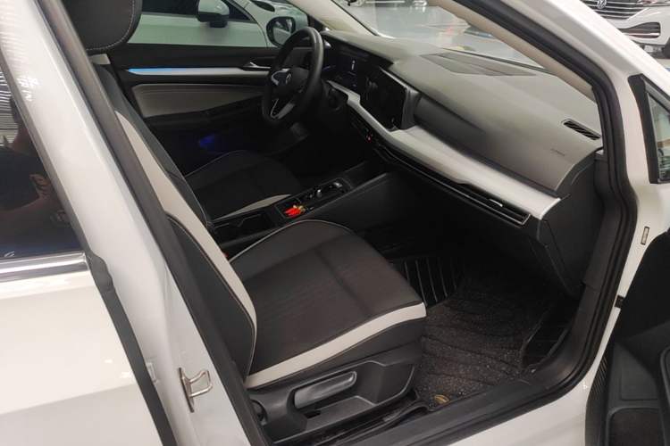 Used Volkswagen Golf 2023 280TSI DSG Pro Right Front Seat