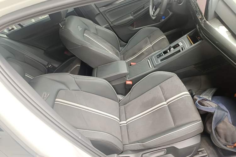 Used Volkswagen Golf 2023 Facelift 280TSI DSG R-Line Lite Right Front Seat