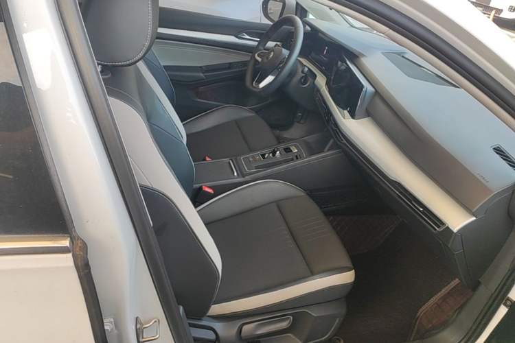 Used Volkswagen Golf 2023 280TSI DSG Pro Right Front Seat