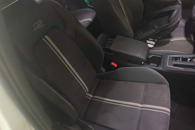 Used Volkswagen Golf 2023 Facelift 280TSI DSG R-Line Lite Right Front Seat