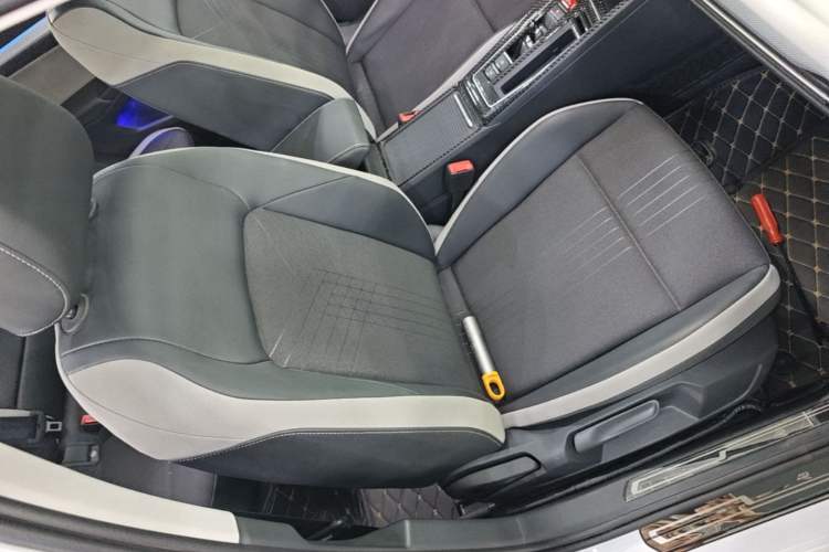 Used Volkswagen Golf 2023 Facelift 280TSI DSG Pro Right Front Seat