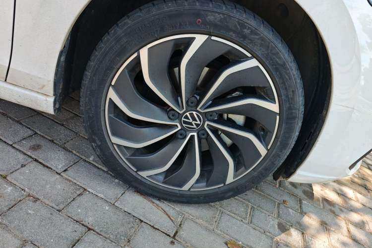 Used Volkswagen Golf 2023 Facelift 280TSI DSG Pro Right Front Wheel Hub
