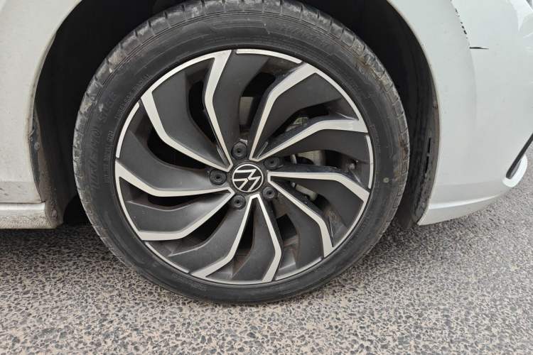 Used Volkswagen Golf 2023 Facelift 280TSI DSG Pro Right Front Wheel Hub