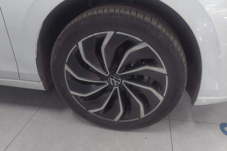 Used Volkswagen Golf 2023 Facelift 280TSI DSG Pro Right Front Wheel Hub