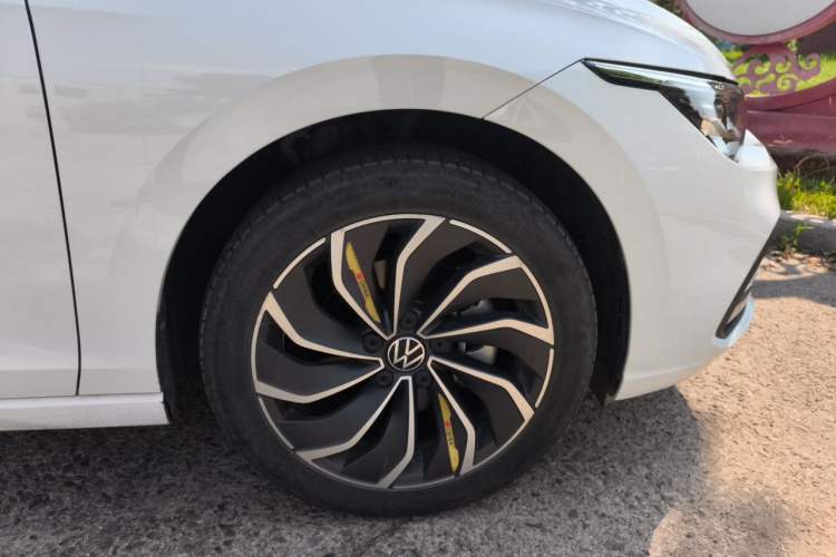 Used Volkswagen Golf 2023 Facelift 280TSI DSG Pro Right Front Wheel Hub