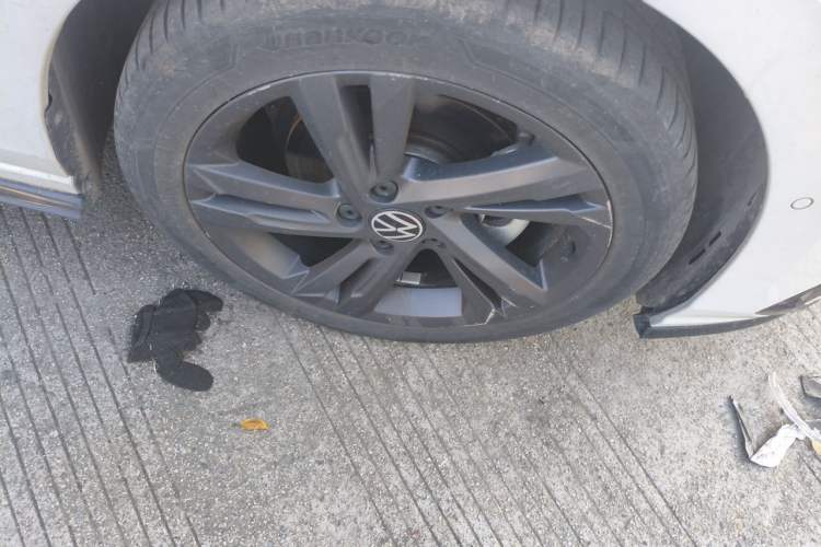 Used Volkswagen Golf 2023 280TSI DSG R-Line Lite Right Front Wheel Hub