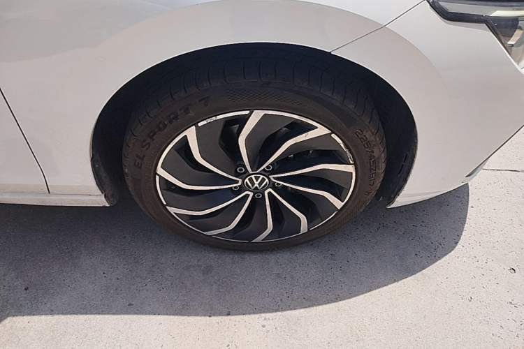Used Volkswagen Golf 2023 Facelift 280TSI DSG Pro Right Front Wheel Hub