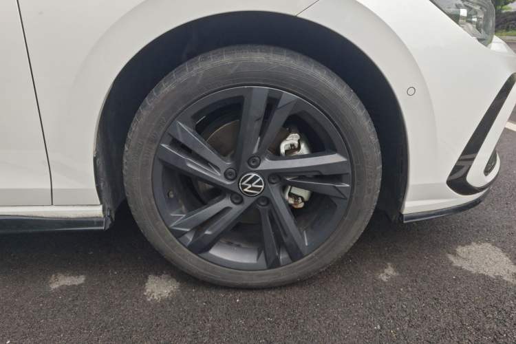 Used Volkswagen Golf 2023 Facelift 280TSI DSG R-Line Lite Right Front Wheel Hub