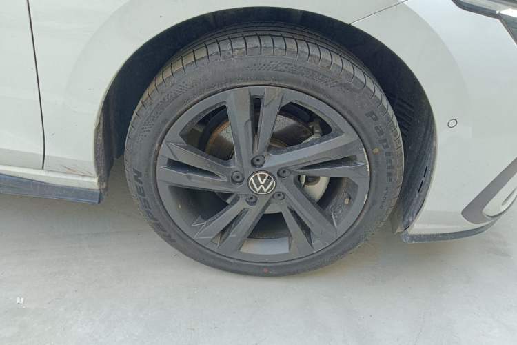 Used Volkswagen Golf 2023 280TSI DSG R-Line Lite Right Front Wheel Hub