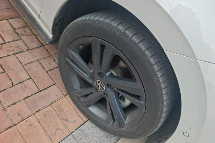 Used Volkswagen Golf 2023 280TSI DSG R-Line Lite Right Front Wheel Hub