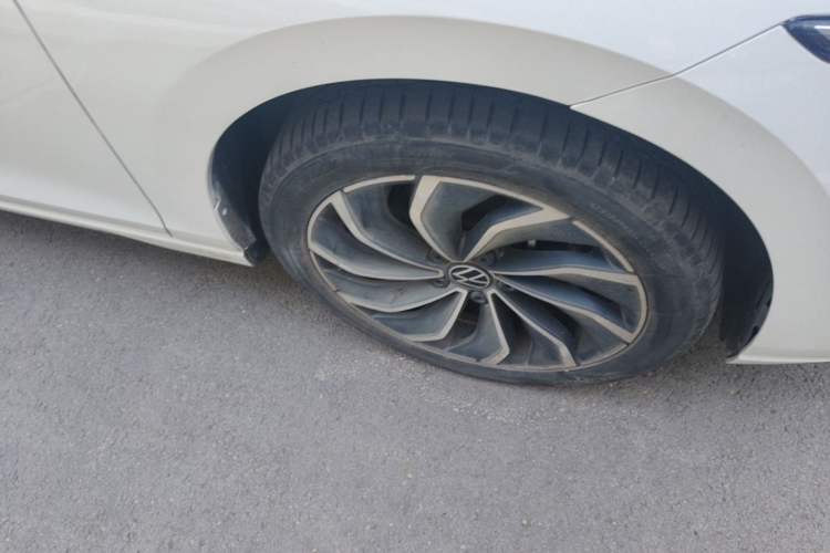 Used Volkswagen Golf 2023 280TSI DSG Pro Right Front Wheel Hub