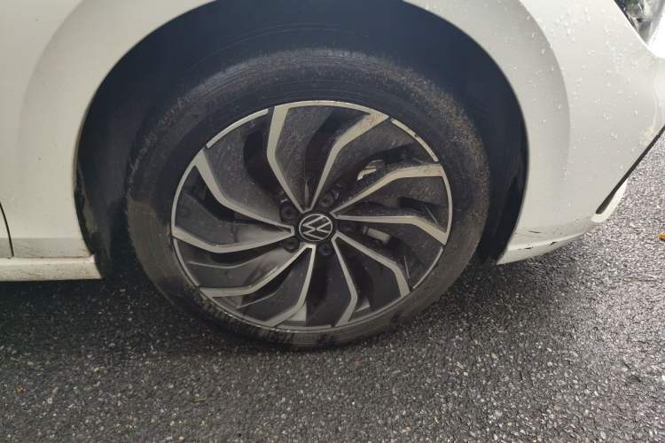 Used Volkswagen Golf 2023 Facelift 280TSI DSG Pro Right Front Wheel Hub