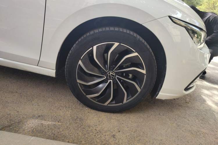 Used Volkswagen Golf 2023 Facelift 280TSI DSG Pro Right Front Wheel Hub