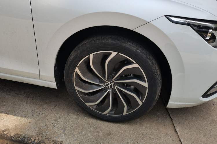 Used Volkswagen Golf 2023 Facelift 280TSI DSG Pro Right Front Wheel Hub