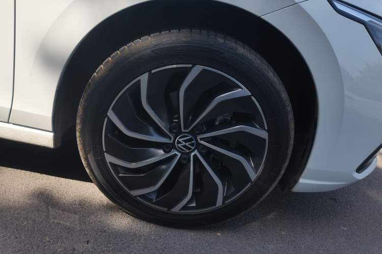 Used Volkswagen Golf 2023 280TSI DSG Pro Right Front Wheel Hub