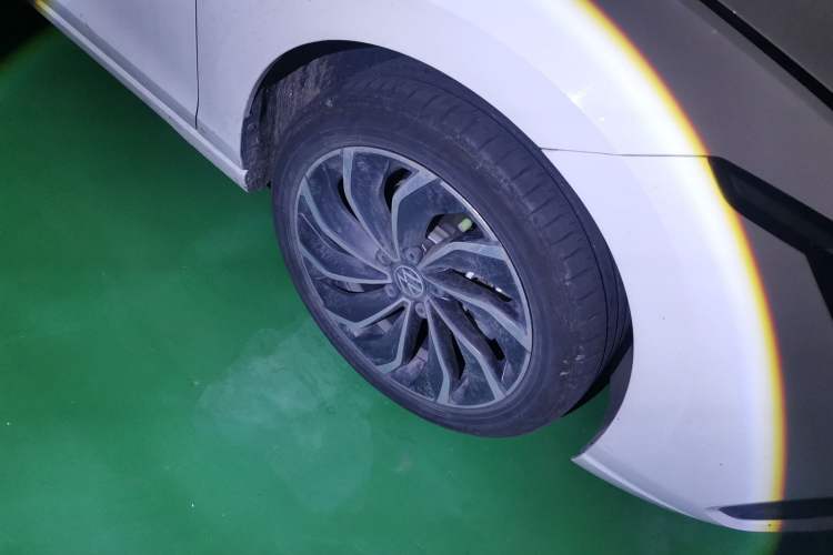 Used Volkswagen Golf 2023 Facelift 280TSI DSG Pro Right Front Wheel Hub
