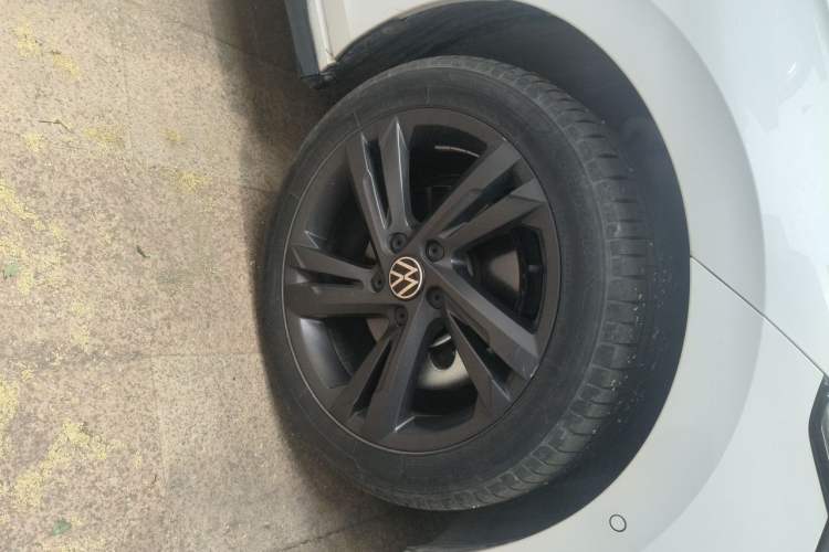 Used Volkswagen Golf 2023 280TSI DSG R-Line Lite Right Front Wheel Hub