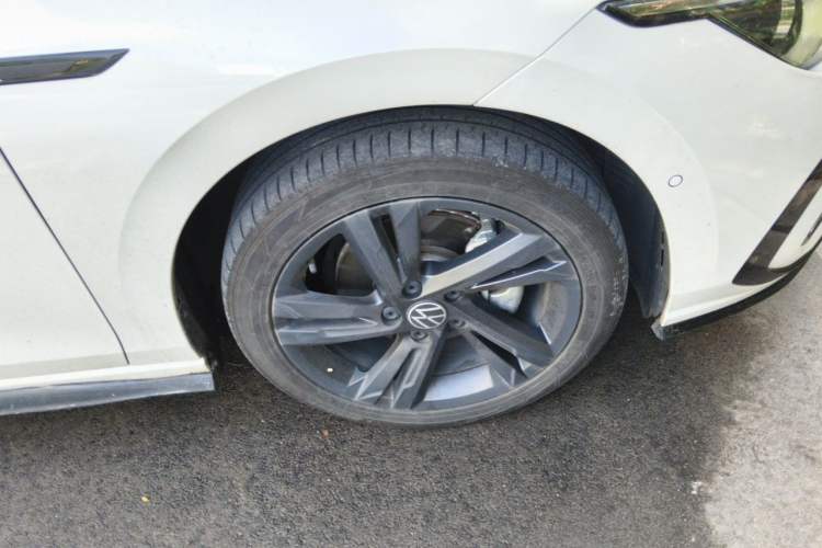 Used Volkswagen Golf 2023 280TSI DSG R-Line Lite Right Front Wheel Hub