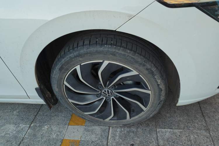 Used Volkswagen Golf 2023 Facelift 280TSI DSG Pro Right Front Wheel Hub