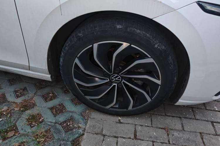 Used Volkswagen Golf 2023 280TSI DSG Pro Right Front Wheel Hub