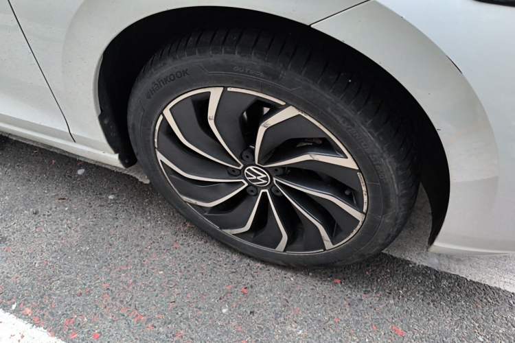 Used Volkswagen Golf 2023 Facelift 280TSI DSG Pro Right Front Wheel Hub