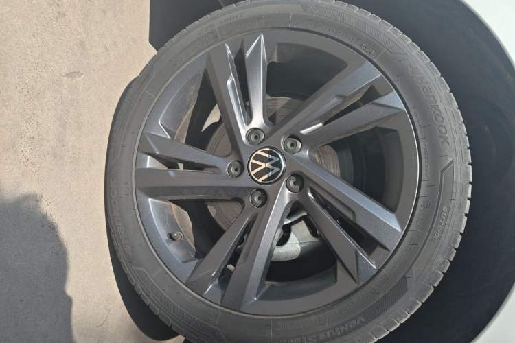 Used Volkswagen Golf 2023 280TSI DSG R-Line Lite Right Front Wheel Hub