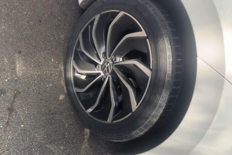 Used Volkswagen Golf 2023 280TSI DSG Pro Right Front Wheel Hub
