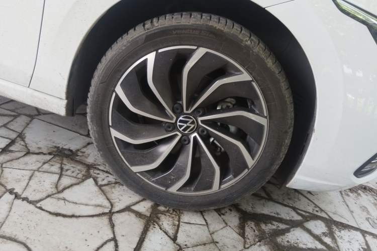 Used Volkswagen Golf 2023 280TSI DSG Pro Right Front Wheel Hub