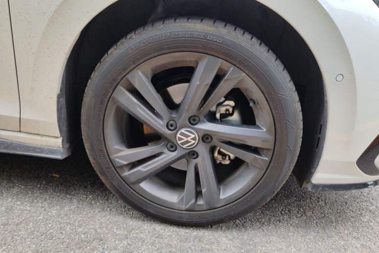 Used Volkswagen Golf 2023 280TSI DSG R-Line Lite Right Front Wheel Hub