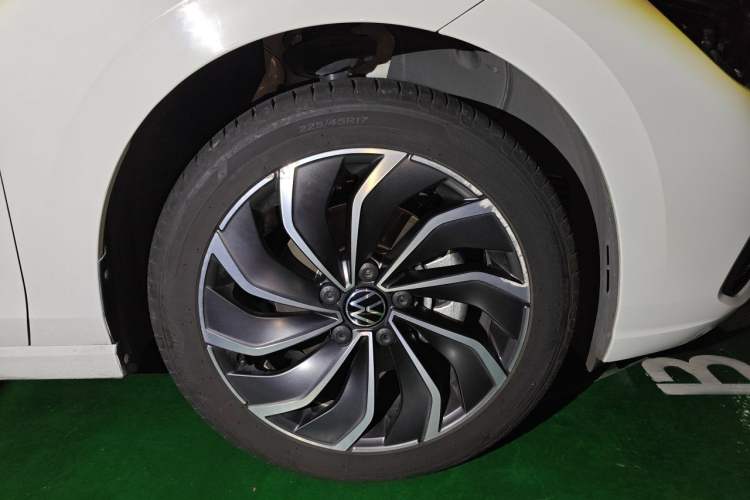Used Volkswagen Golf 2023 Facelift 280TSI DSG Pro Right Front Wheel Hub
