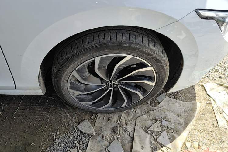 Used Volkswagen Golf 2023 Facelift 280TSI DSG Pro Right Front Wheel Hub