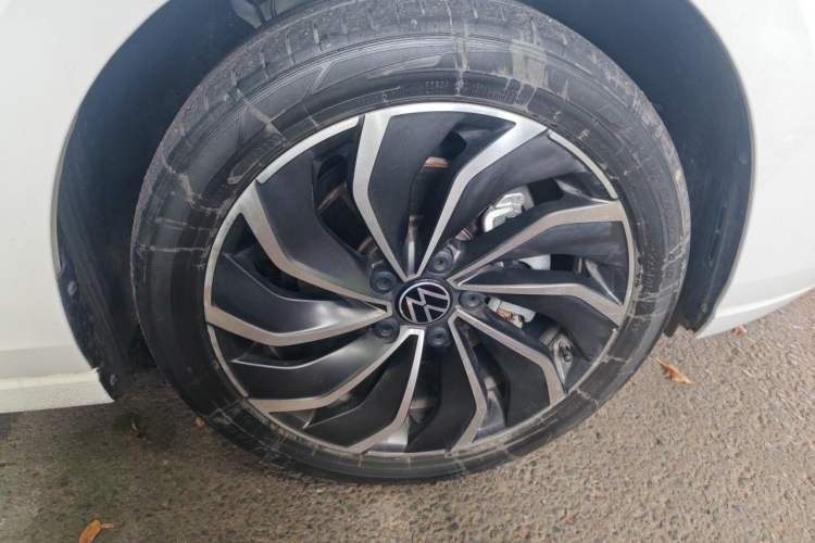 Used Volkswagen Golf 2023 Facelift 280TSI DSG Pro Right Front Wheel Hub
