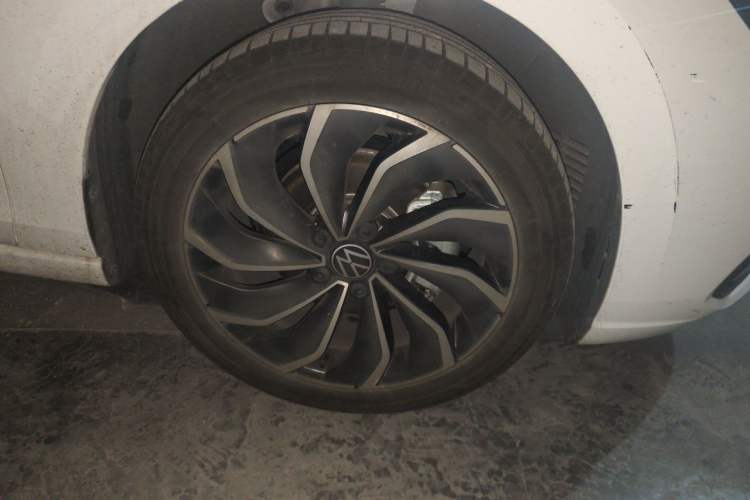 Used Volkswagen Golf 2023 280TSI DSG Pro Right Front Wheel Hub
