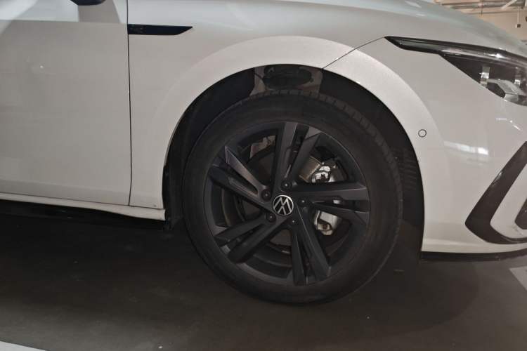 Used Volkswagen Golf 2023 Facelift 280TSI DSG R-Line Lite Right Front Wheel Hub