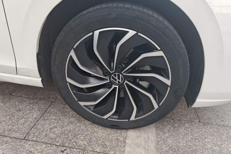 Used Volkswagen Golf 2023 Facelift 280TSI DSG Pro Right Front Wheel Hub