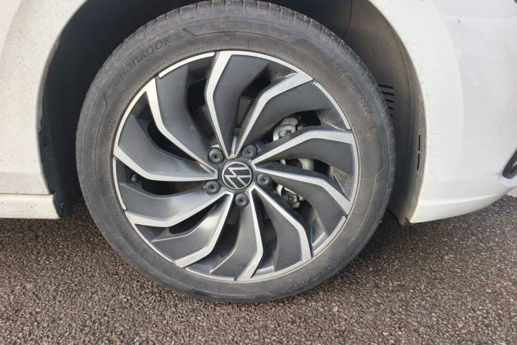 Used Volkswagen Golf 2023 Facelift 280TSI DSG Pro Right Front Wheel Hub