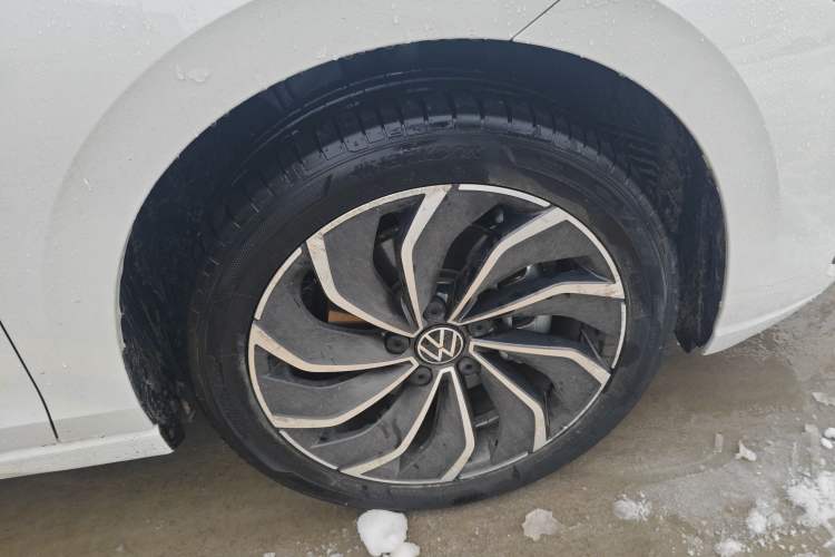 Used Volkswagen Golf 2023 Facelift 280TSI DSG Pro Right Front Wheel Hub