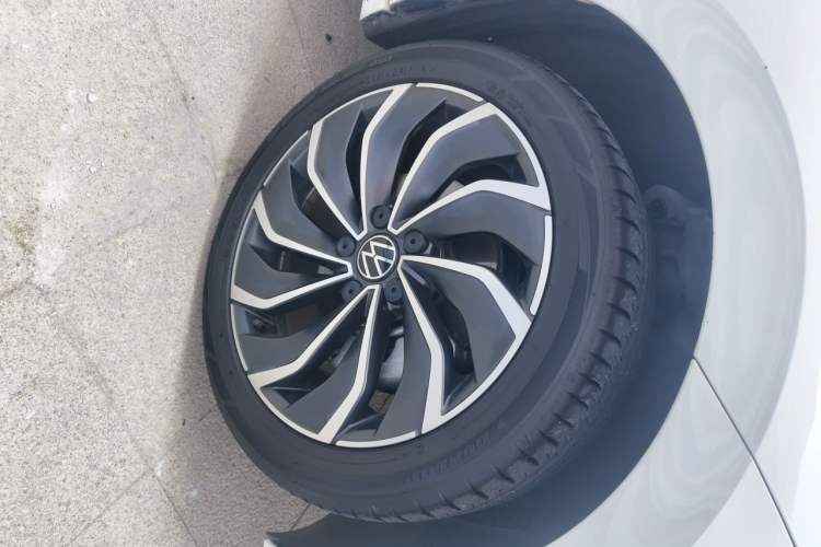 Used Volkswagen Golf 2023 Facelift 280TSI DSG Pro Right Front Wheel Hub