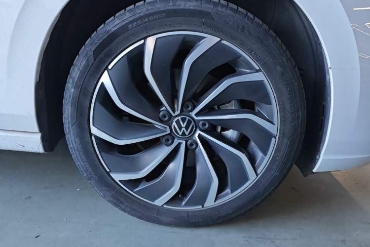 Used Volkswagen Golf 2023 Facelift 280TSI DSG Pro Right Front Wheel Hub