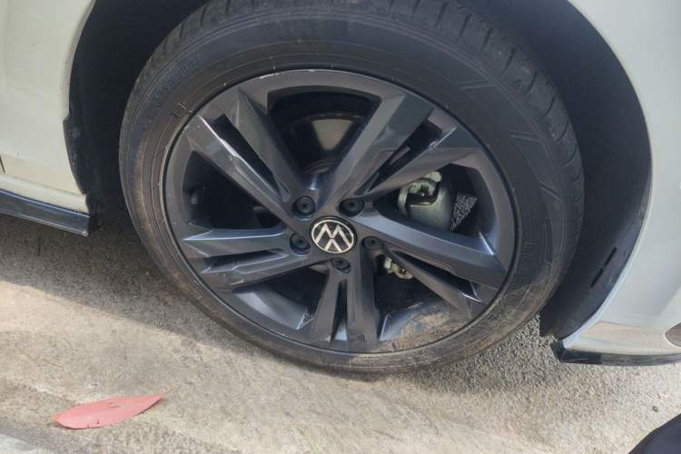 Used Volkswagen Golf 2023 Facelift 280TSI DSG R-Line Lite Right Front Wheel Hub