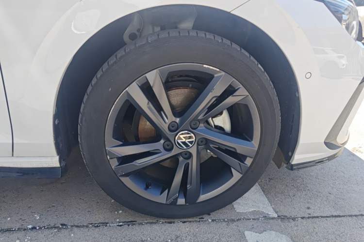 Used Volkswagen Golf 2023 Facelift 280TSI DSG R-Line Lite Right Front Wheel Hub