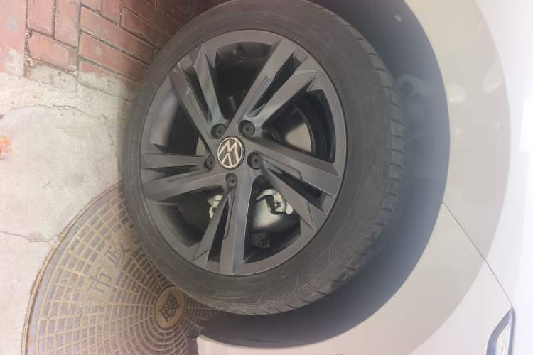 Used Volkswagen Golf 2023 Facelift 280TSI DSG R-Line Right Front Wheel Hub