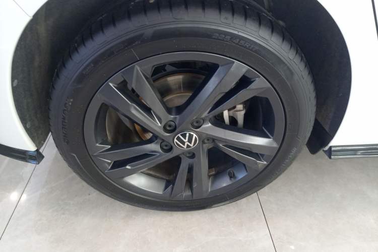 Used Volkswagen Golf 2023 Facelift 280TSI DSG R-Line Lite Right Rear Wheel Hub