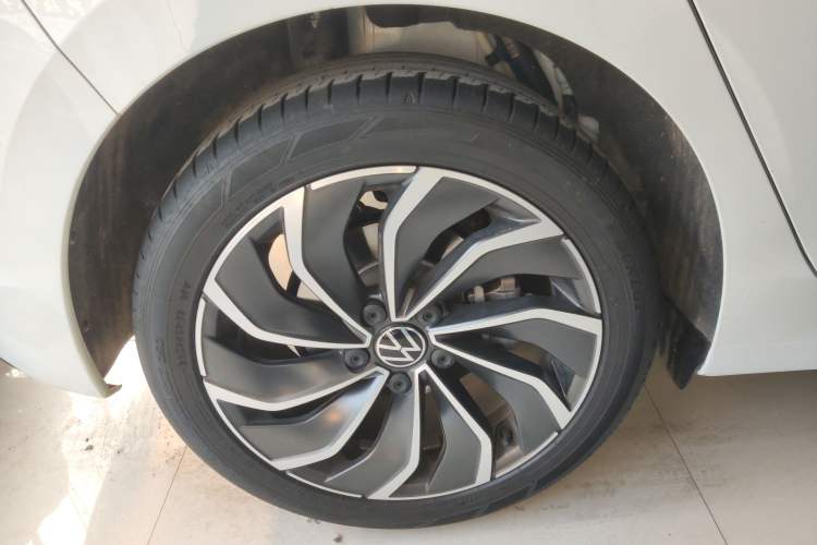 Used Volkswagen Golf 2023 Facelift 280TSI DSG Pro Right Rear Wheel Hub