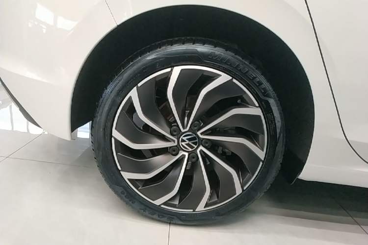 Used Volkswagen Golf 2023 Facelift 280TSI DSG Pro Right Rear Wheel Hub